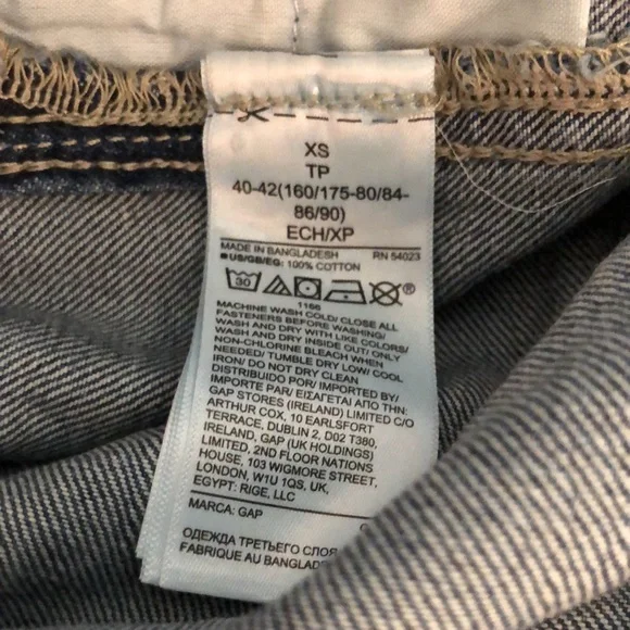 NWT DISTRESSED DENIM OVERALL SHORTS - Picture 5 of 6